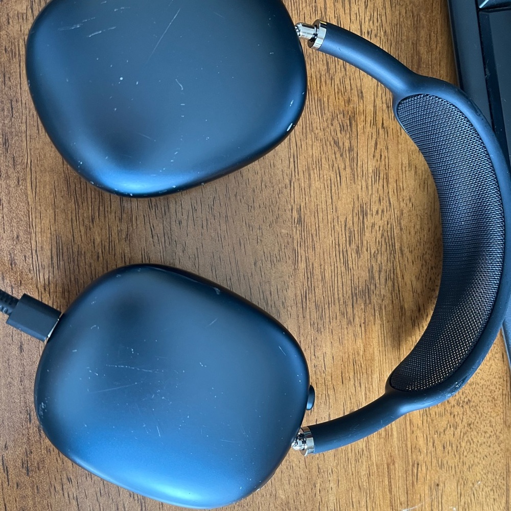 Apple AirPod Max - midnight color